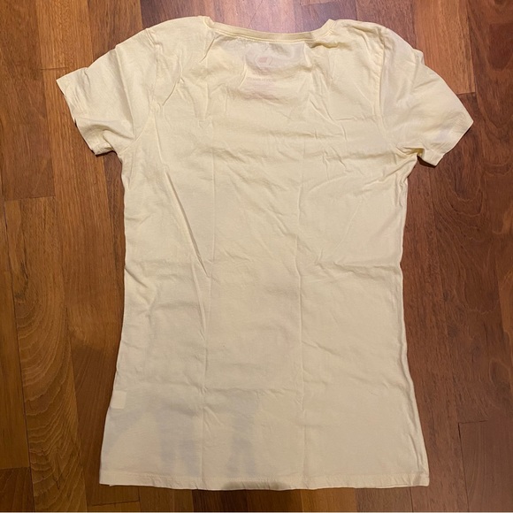 Gap (RED) Yellow Deer T-Shirt size Medium - Picture 4 of 9